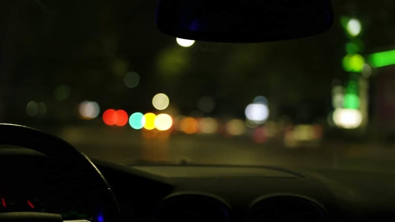Alquiler coches Ourense: consejos de la DGT para conducir de noche