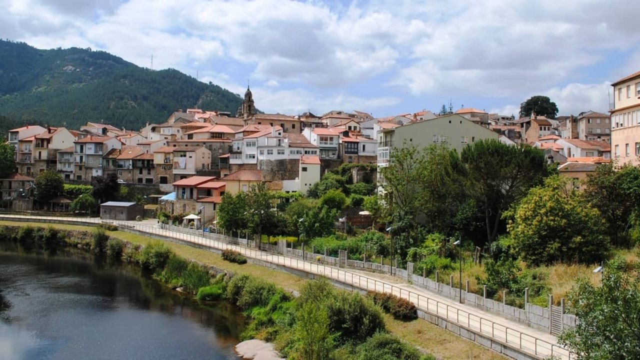 5 pueblos de Galicia para visitar con tu coche de alquiler en Semana Santa.