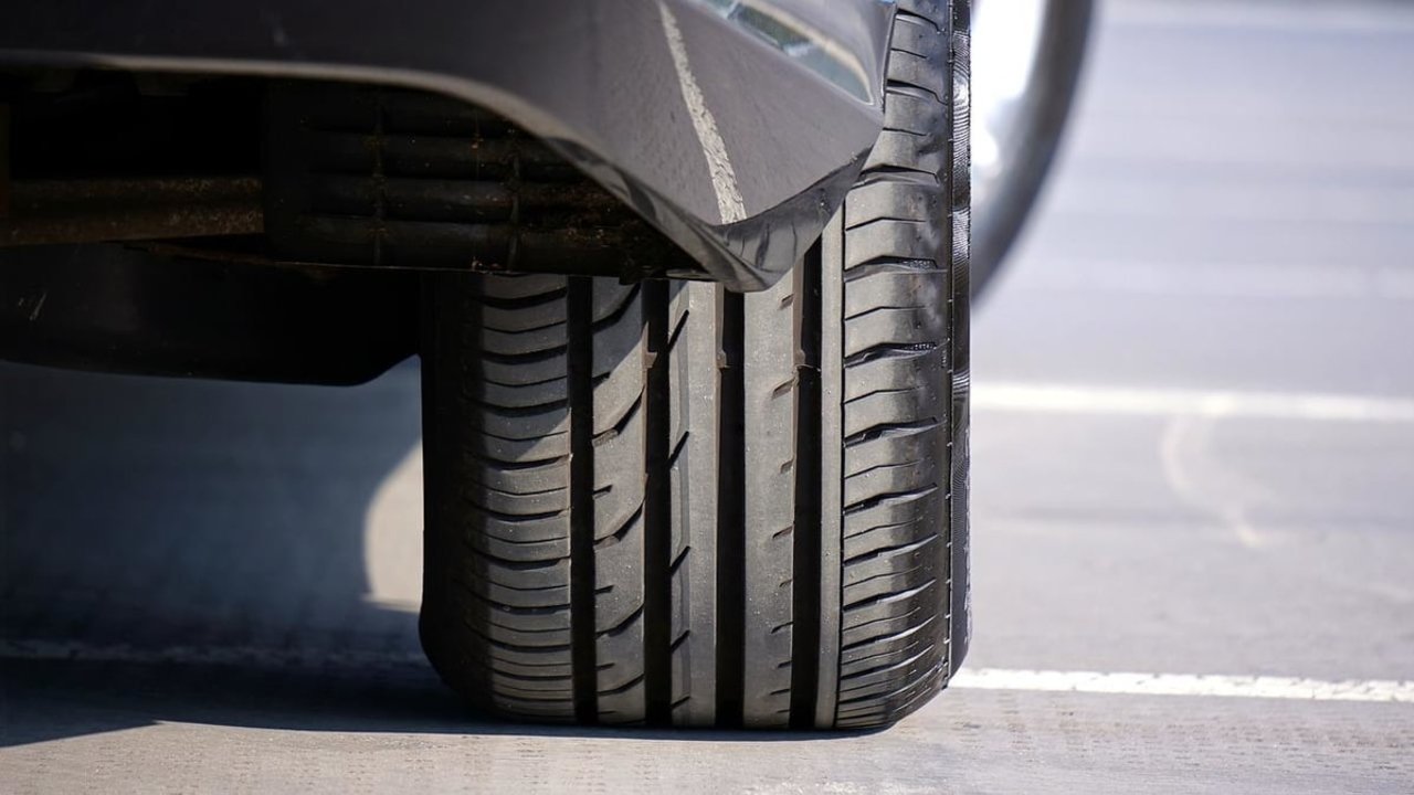 Cómo saber si un neumático es de invierno o verano. Foto: Pixabay.